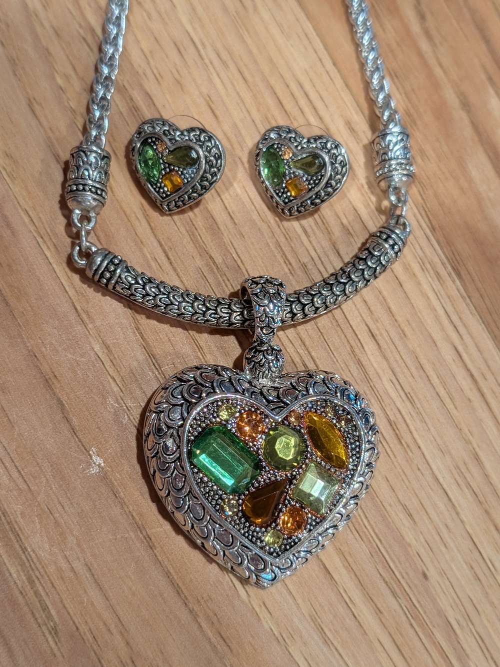 Source Unknown Silver-Tone Heart Jewelry Set with Green & Amber Accents